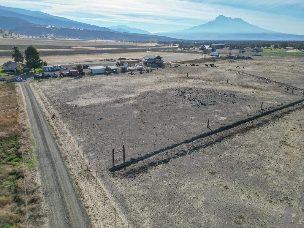 4224 Harry Cash Road Montague, CA 96064 - Photo 13 of 49 Gallery Image 13