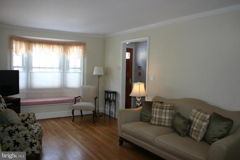 921 Litchfield Road Baltimore, MD 21239 - Photo 3 of 26 Living Room