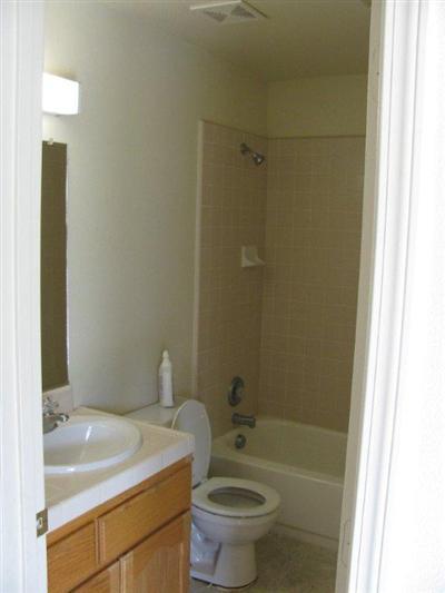 6496 Elwood Road Sanger, CA 93657 - Photo 18 of 26 HALL BATH