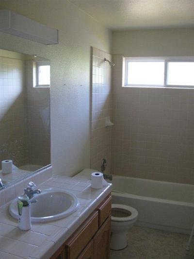 6496 Elwood Road Sanger, CA 93657 - Photo 19 of 26 HALL BATH 2