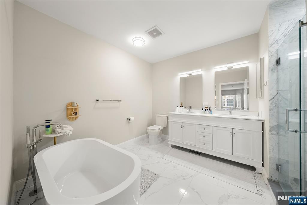 250 The Promenade Edgewater, NJ 07020 - Photo 14 of 22