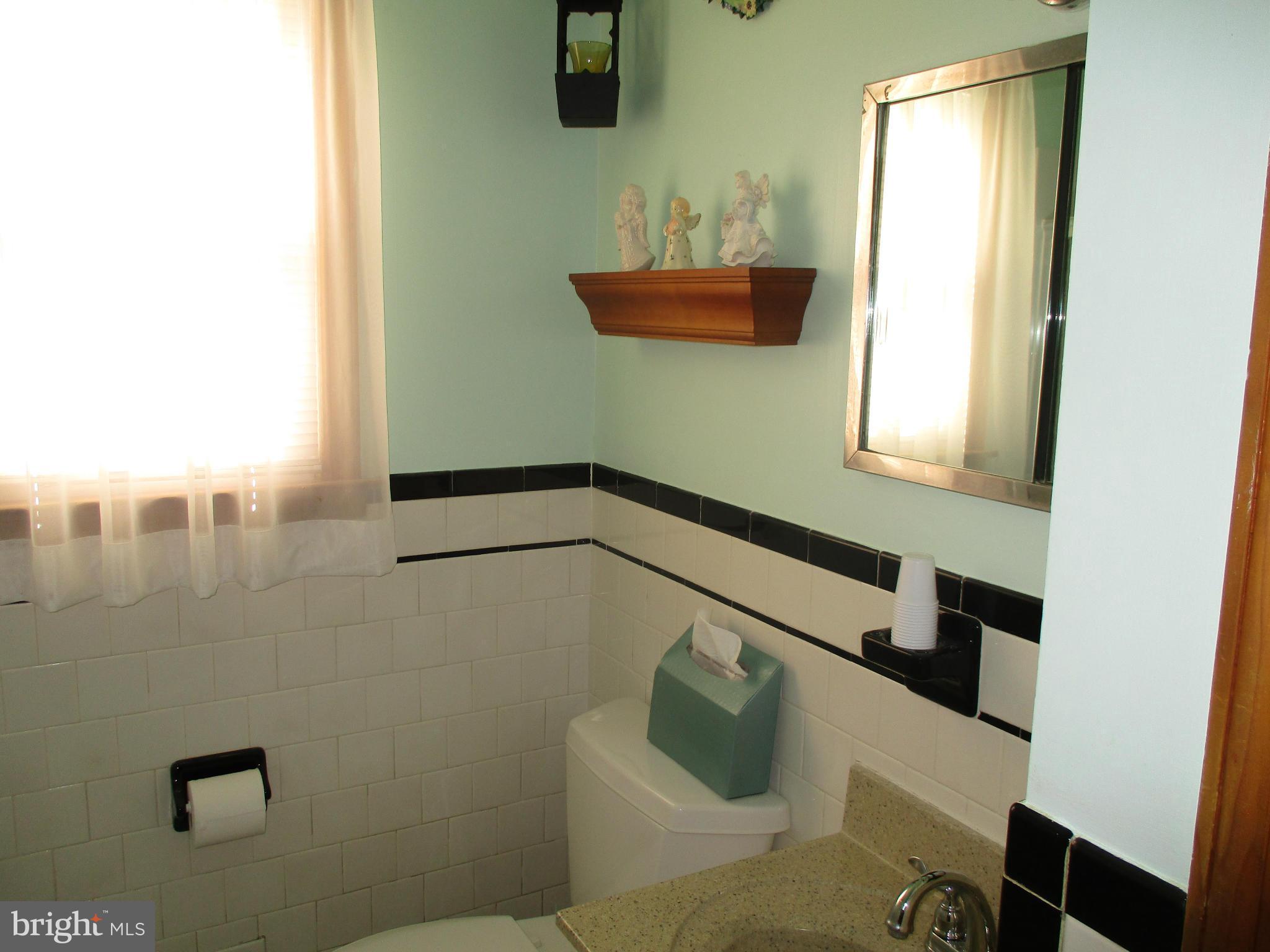 8021 Dalesford Road Baltimore, MD 21234 - Photo 12 of 24 Bath