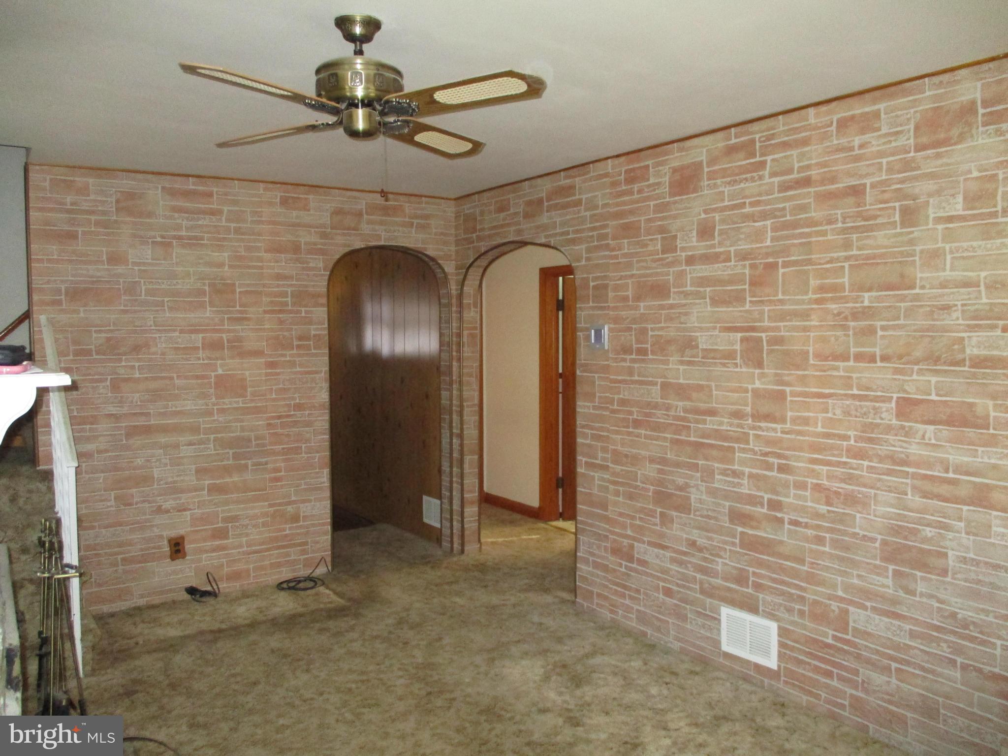 8021 Dalesford Road Baltimore, MD 21234 - Photo 7 of 24 Living Room