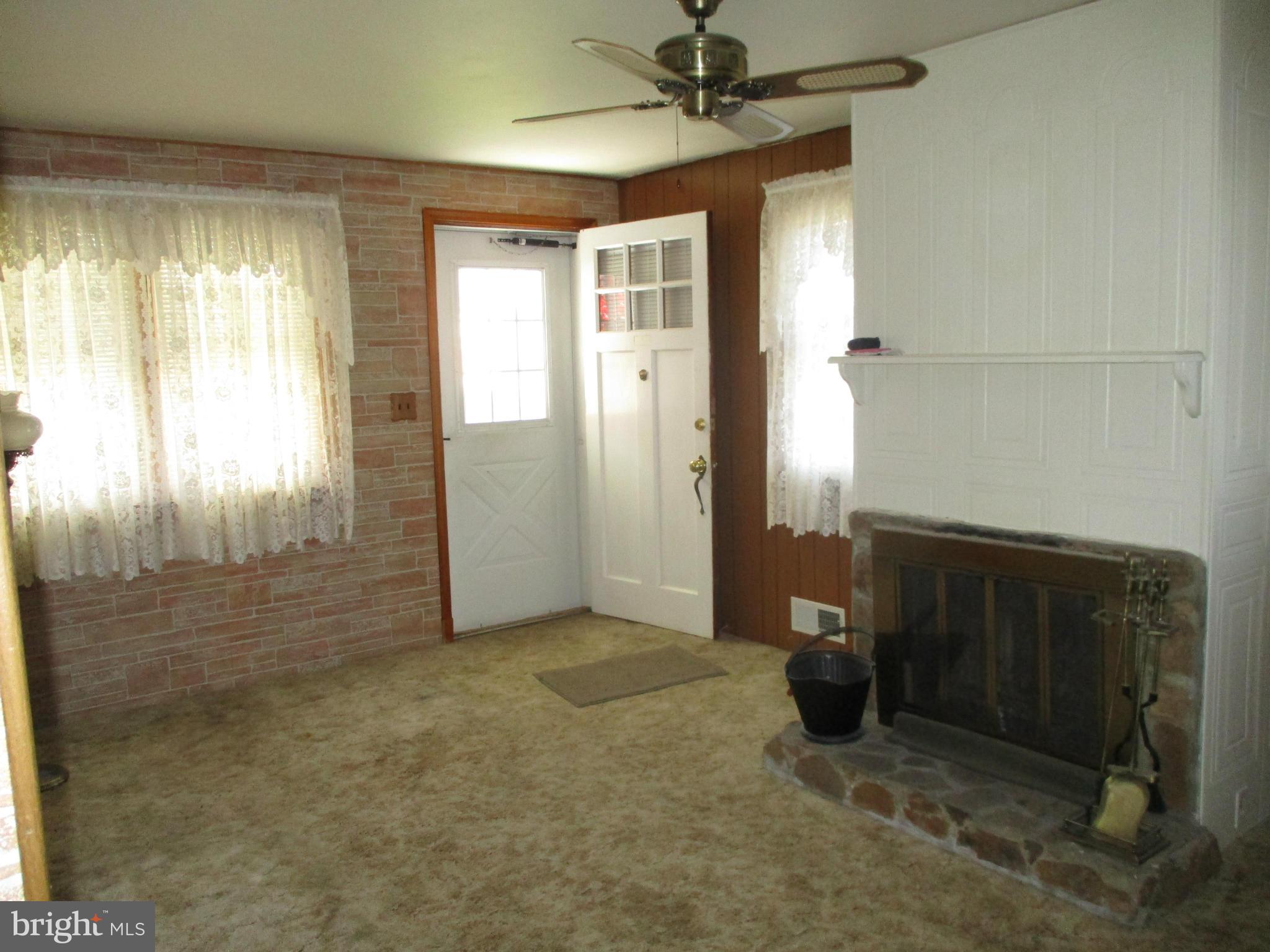 8021 Dalesford Road Baltimore, MD 21234 - Photo 8 of 24 Living Room