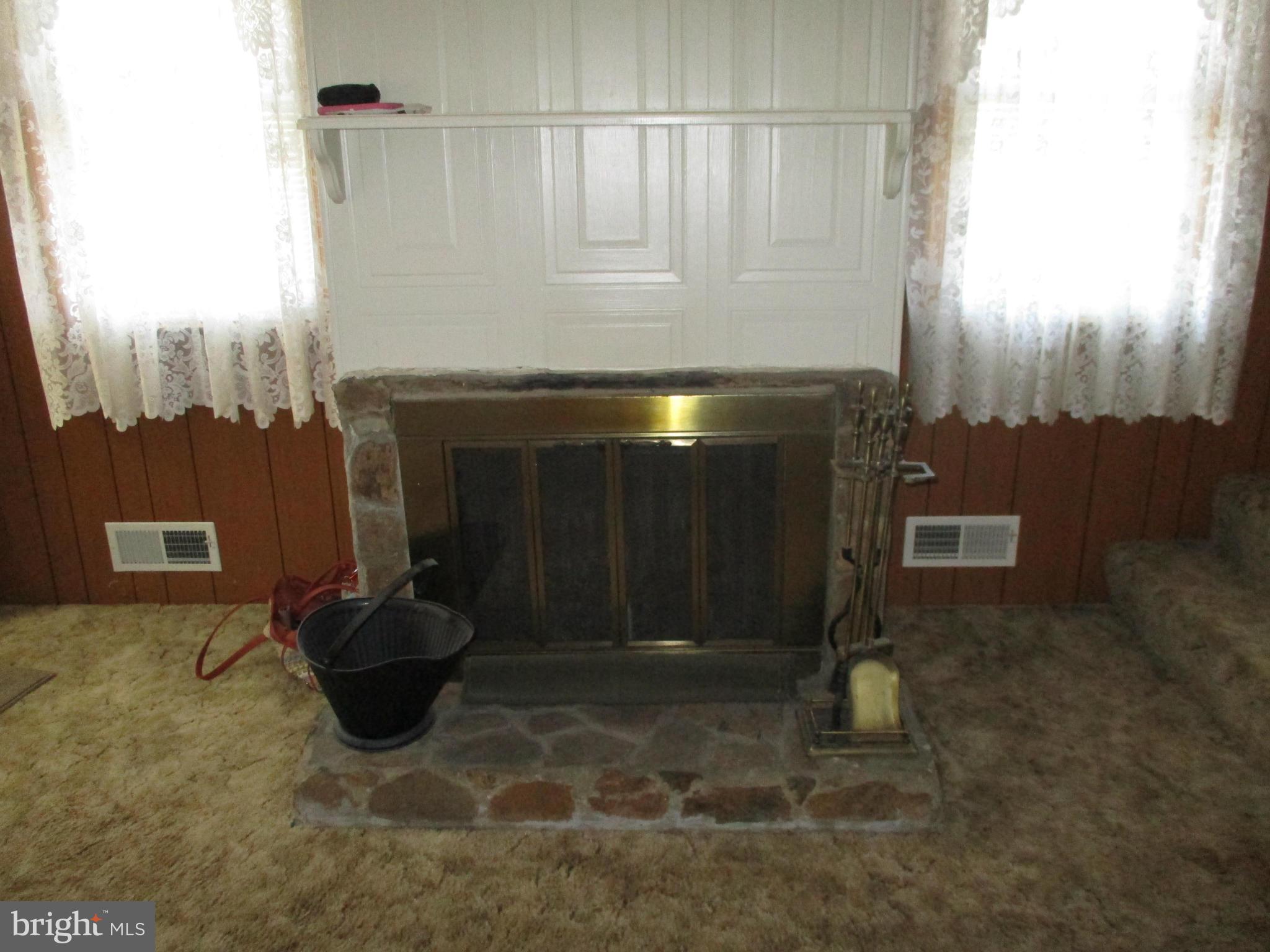 8021 Dalesford Road Baltimore, MD 21234 - Photo 9 of 24 Living Room