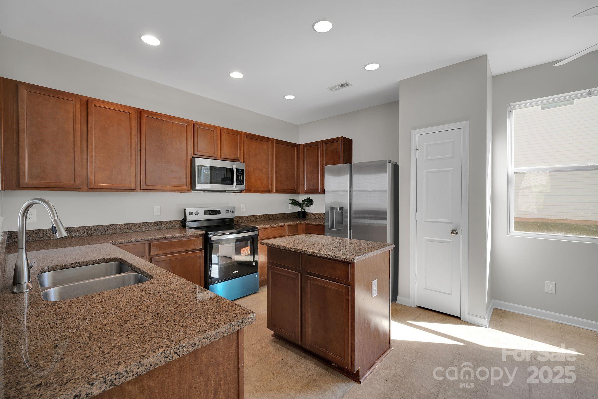 12404 Bending Branch Road Charlotte, NC 28227 - Photo 6 of 34 Gallery Image 6