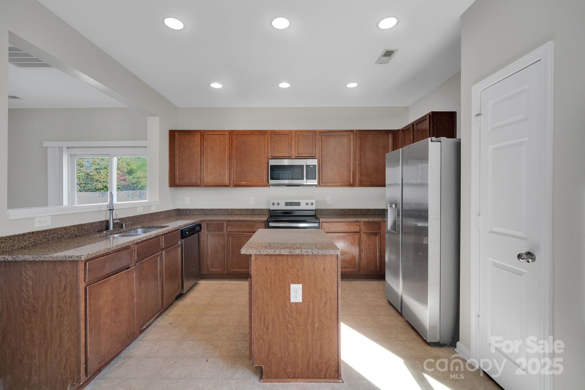 12404 Bending Branch Road Charlotte, NC 28227 - Photo 7 of 34 Gallery Image 7
