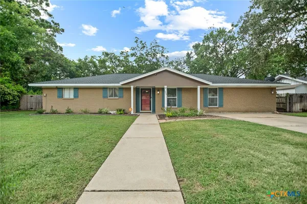 $299,900 | 305 West Division Street, Edna, TX 77957