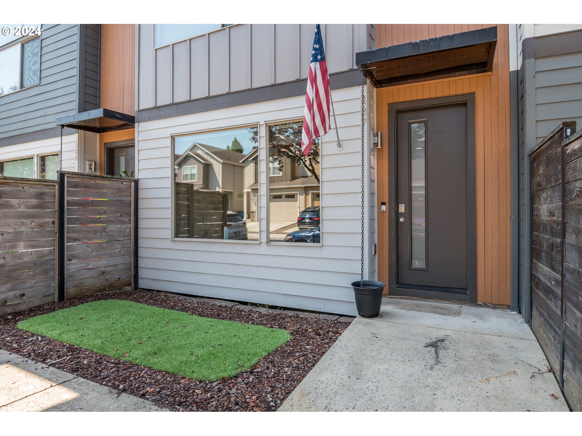 137 North 44th Place Ridgefield, WA 98642 - Photo 2 of 34