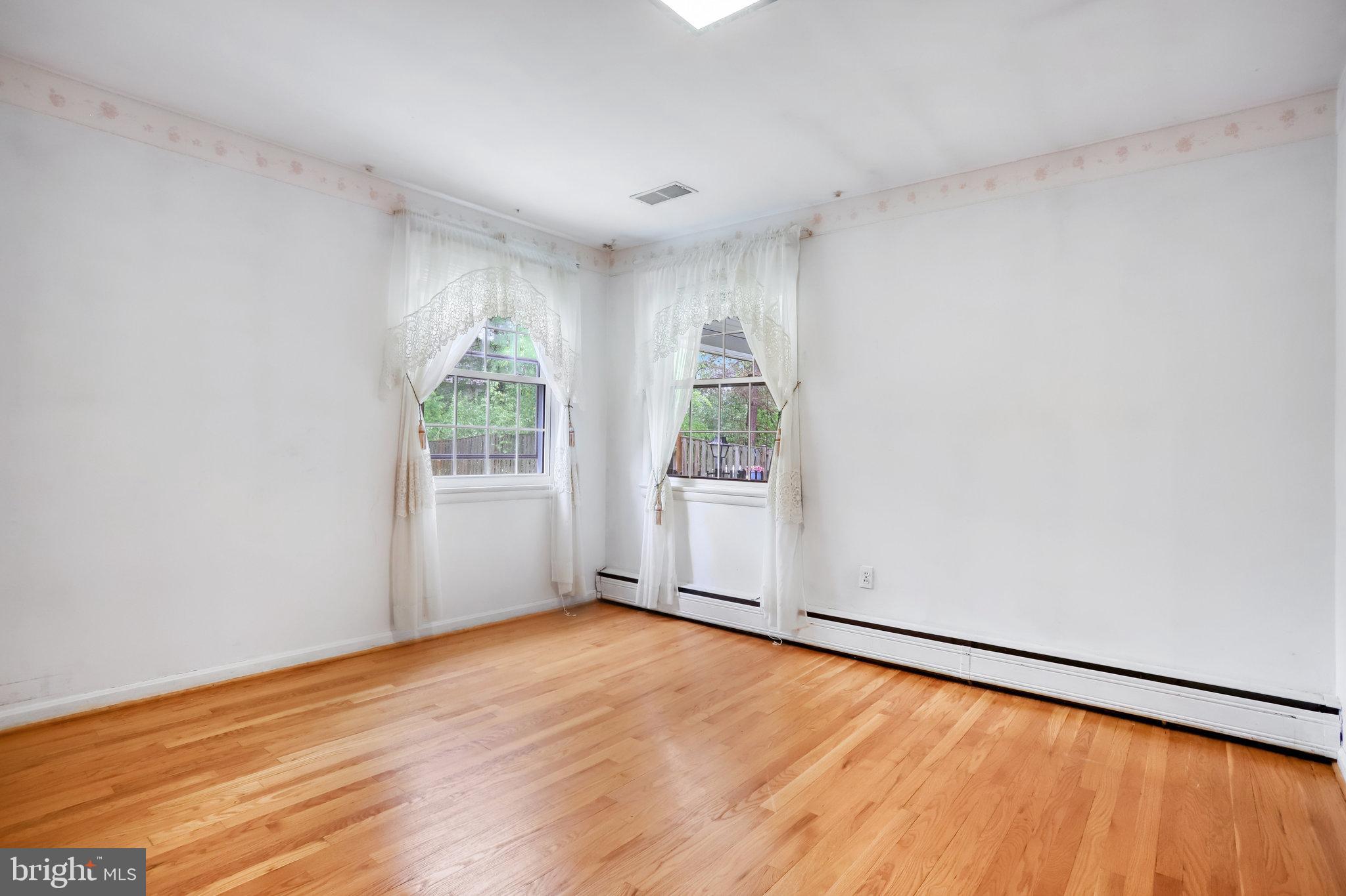 6105 Colchester Road Fairfax, VA 22030 - Photo 43 of 57 Bedroom 2