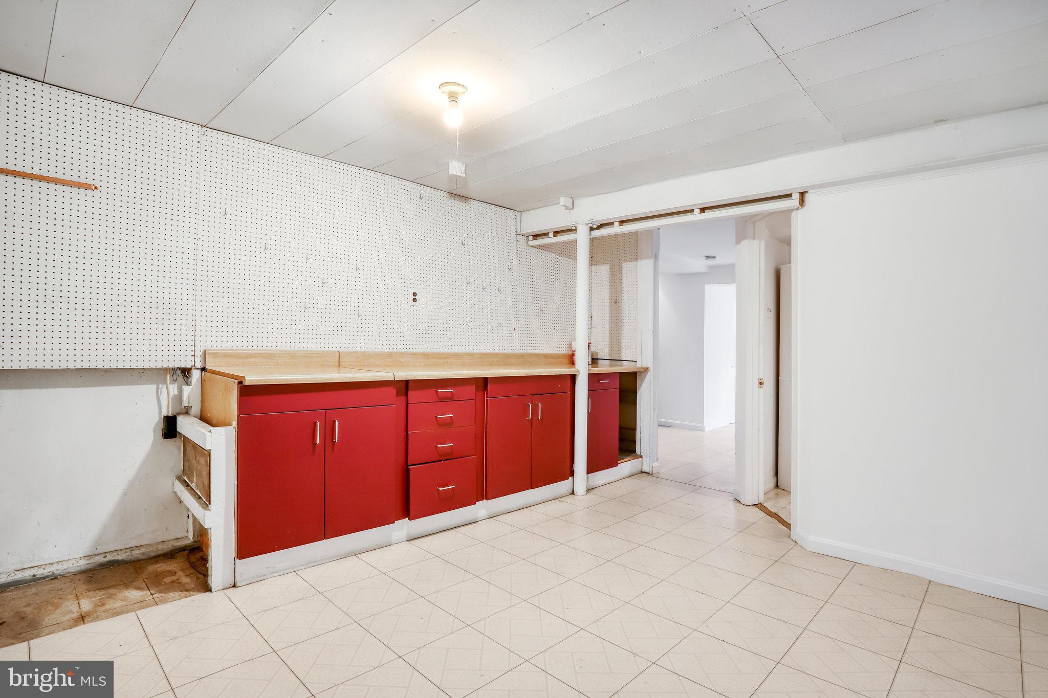 6105 Colchester Road Fairfax, VA 22030 - Photo 48 of 57 Laundry room