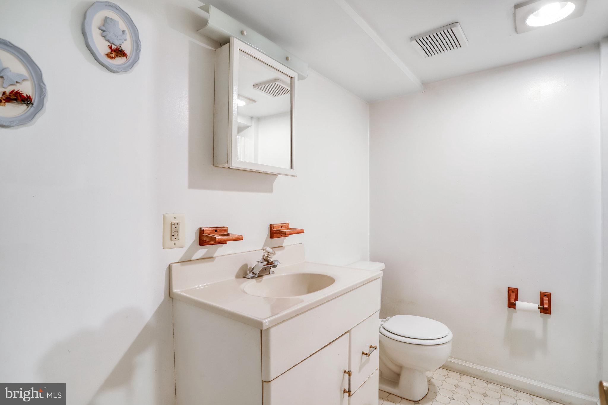 6105 Colchester Road Fairfax, VA 22030 - Photo 49 of 57 Full bathroom in lower level