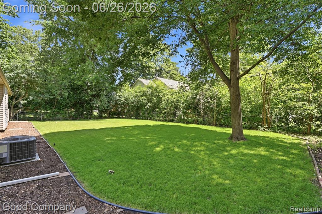 21466 Ruth Street Farmington, MI 48336 - Photo 32 of 37