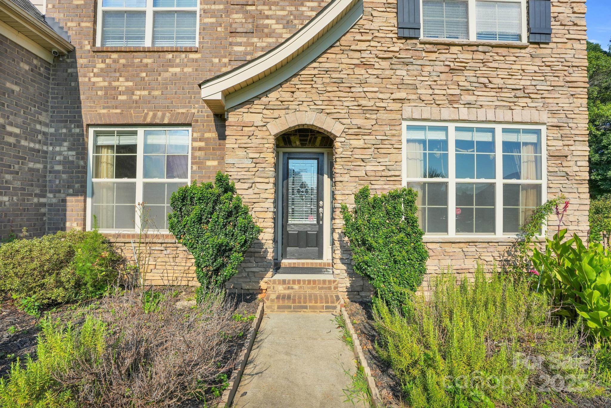 12515 Hashanli Place Matthews, NC 28105 - Photo 2 of 34