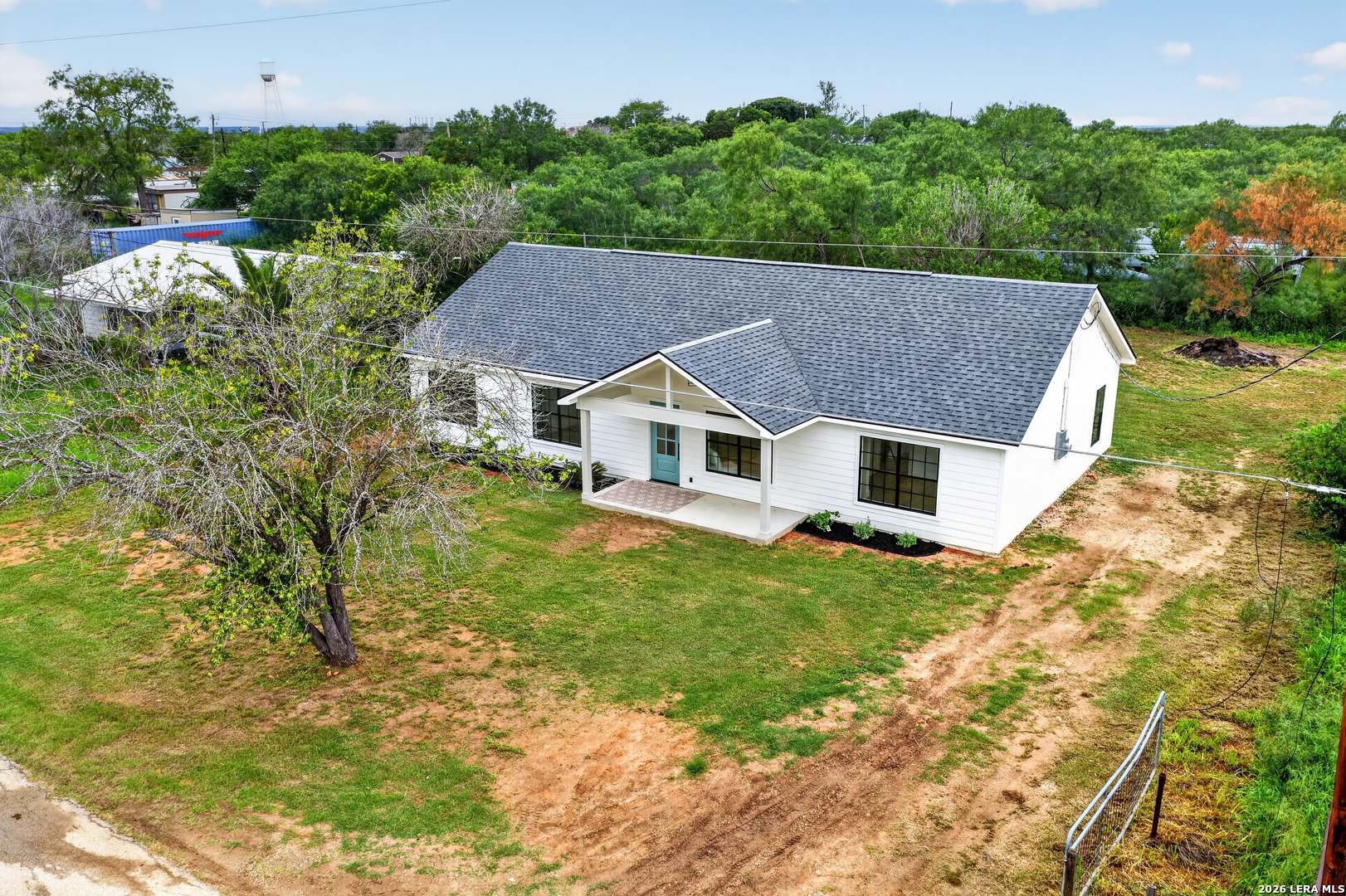 117 Cemetery Road Charlotte, TX 78011 - Photo 3 of 24