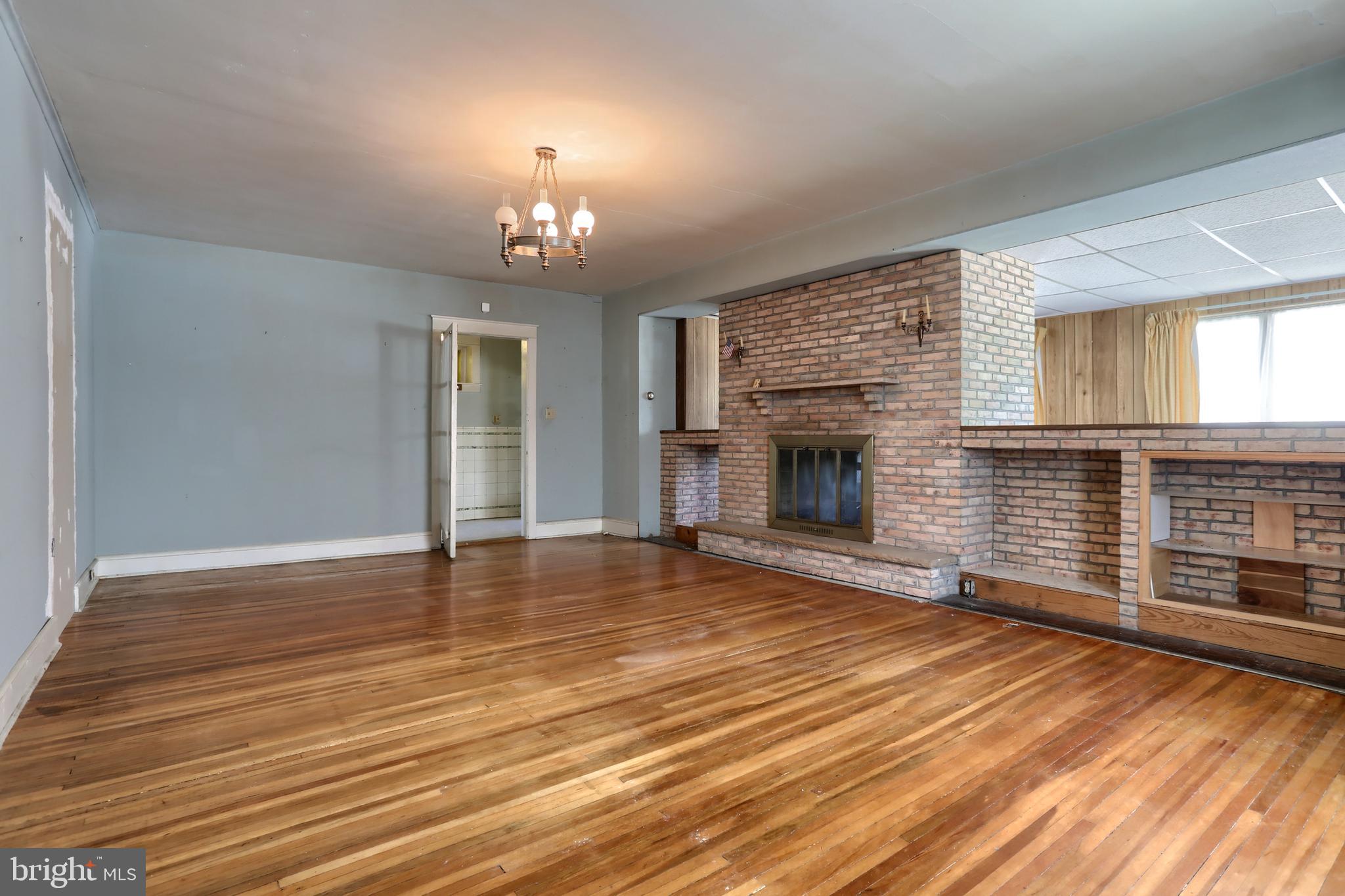 332 East Walnut Street Reading, PA 19607 - Photo 8 of 40 Large Living Room - Double Sided Fireplace