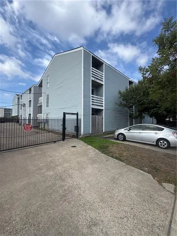 $875 | 4218 Hessmer Avenue, Unit 111, Metairie, LA 70002