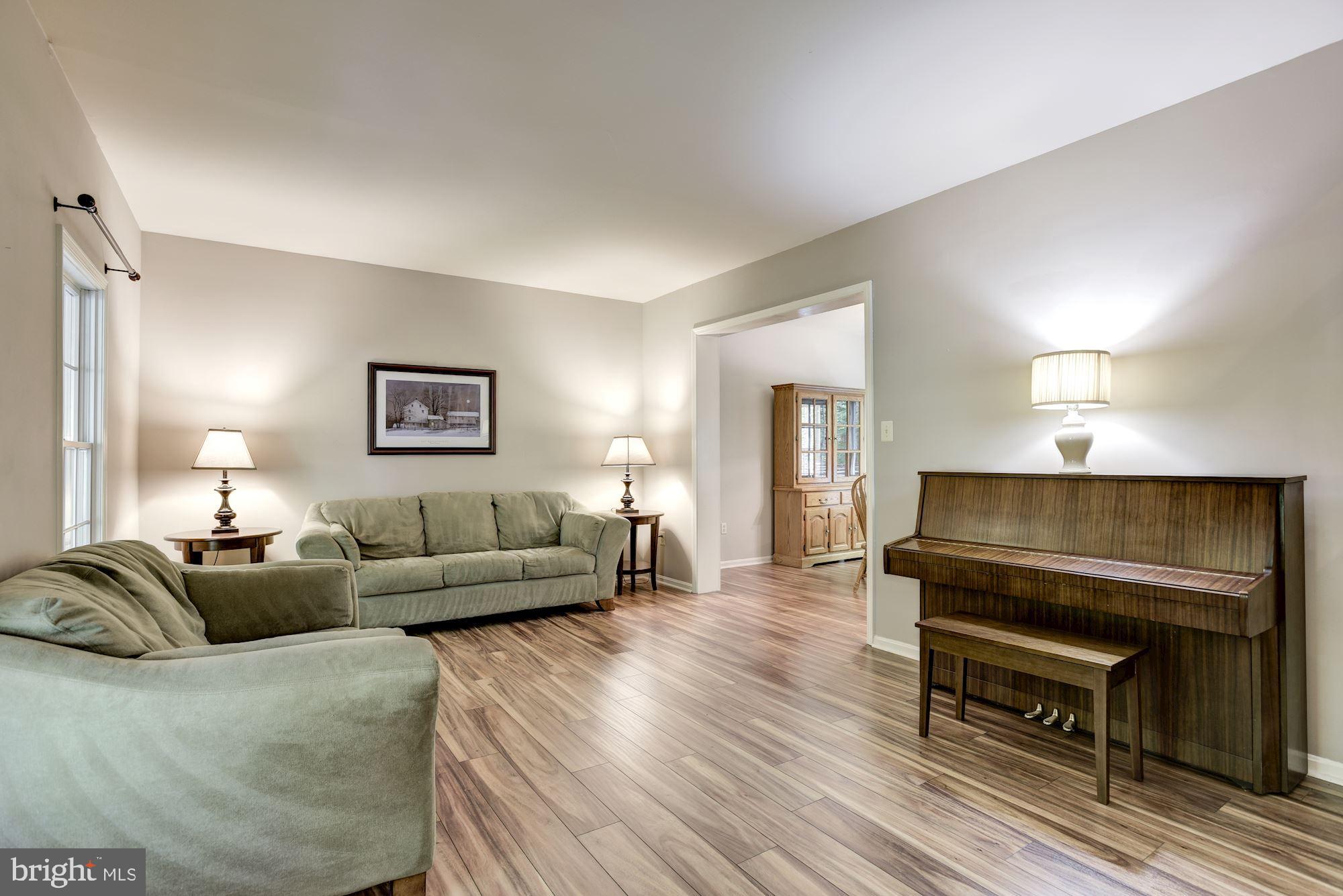 23249 Watson Road Leesburg, VA 20175 - Photo 12 of 51 Spacious living room