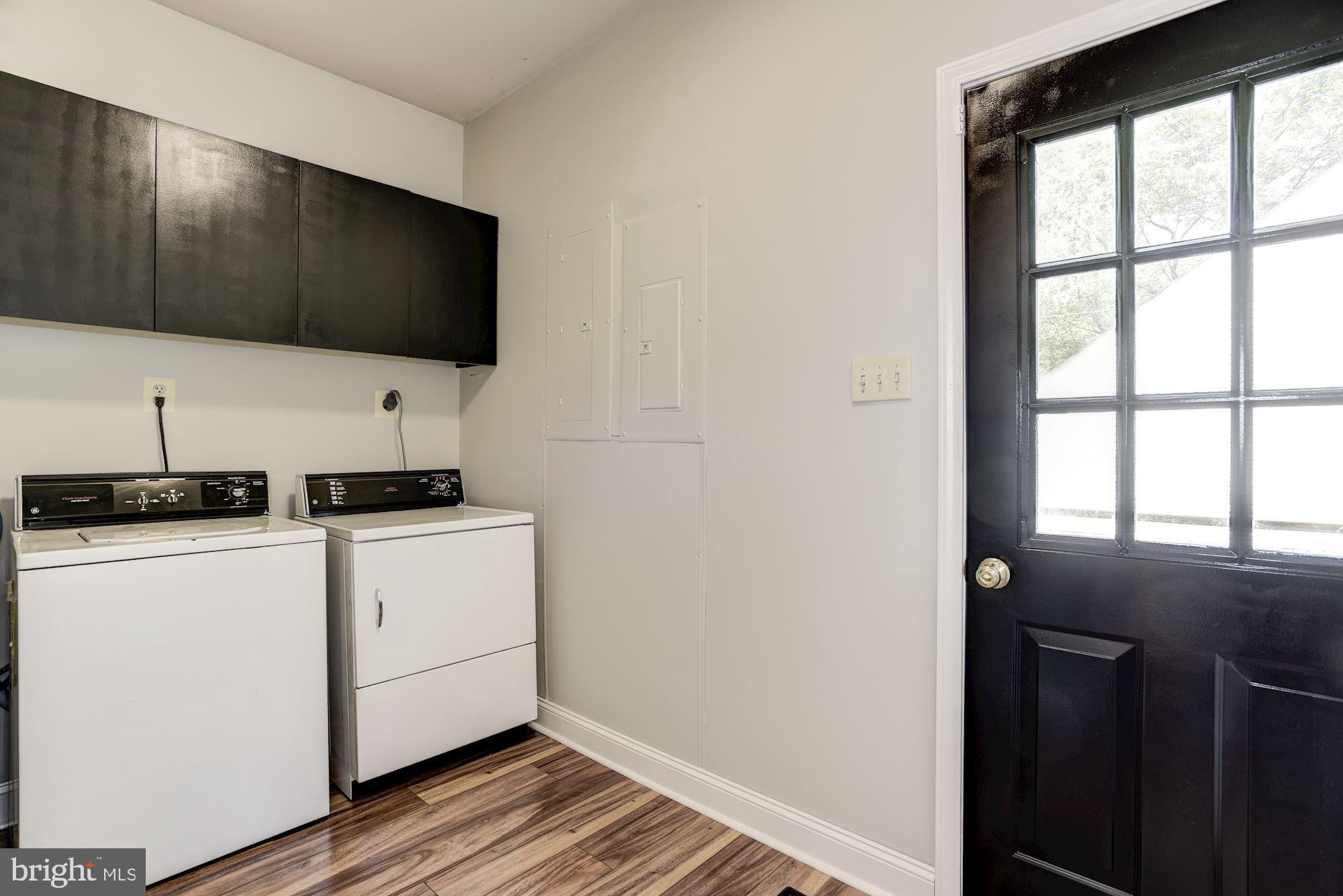 23249 Watson Road Leesburg, VA 20175 - Photo 24 of 51 Mud/laundry room with exit to wraparound porch