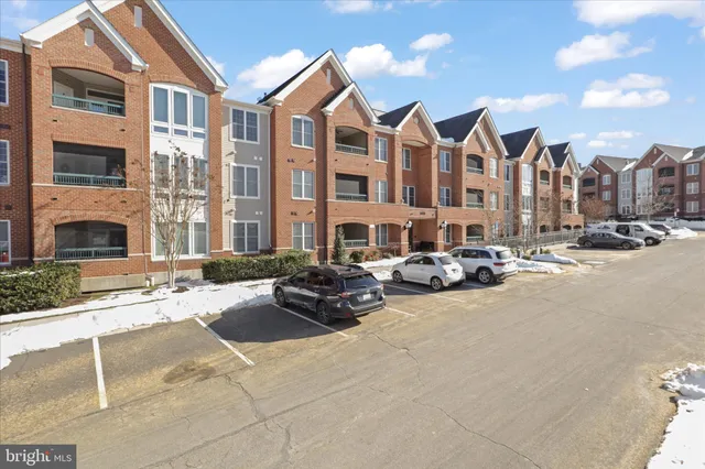 $440,000 | 7055 Heritage Hunt Drive, Unit 311, Gainesville, VA 20155