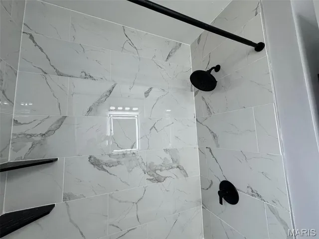 $249,900 | 725 Hazelvalley Drive, Hazelwood, MO 63042