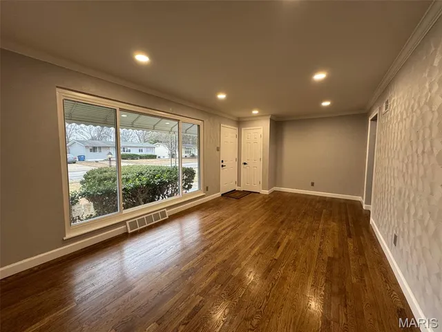 $249,900 | 725 Hazelvalley Drive, Hazelwood, MO 63042