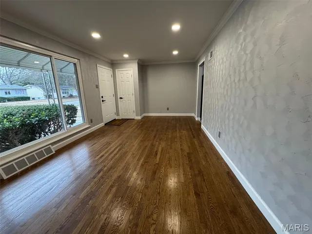 $249,900 | 725 Hazelvalley Drive, Hazelwood, MO 63042