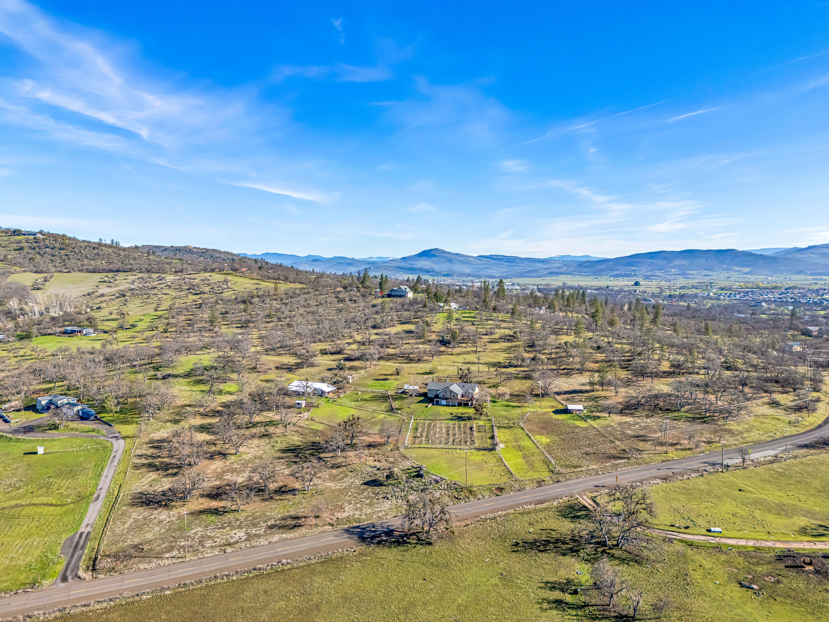 924 West Linn Road Eagle Point, OR 97524 - Photo 58 of 58 DJI_20250324094209_0031_D