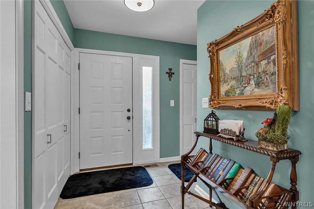 61 Hidden Ridge Common Amherst, NY 14221 - Photo 5 of 41 foyer