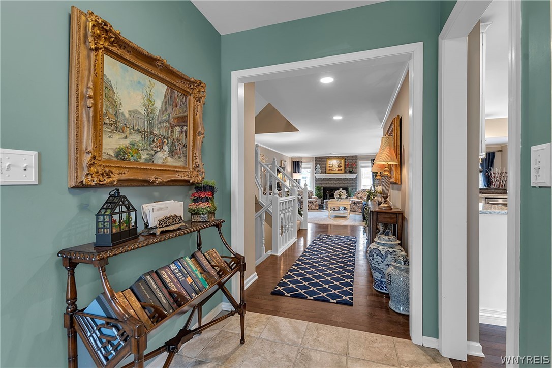 61 Hidden Ridge Common Amherst, NY 14221 - Photo 6 of 41 foyer