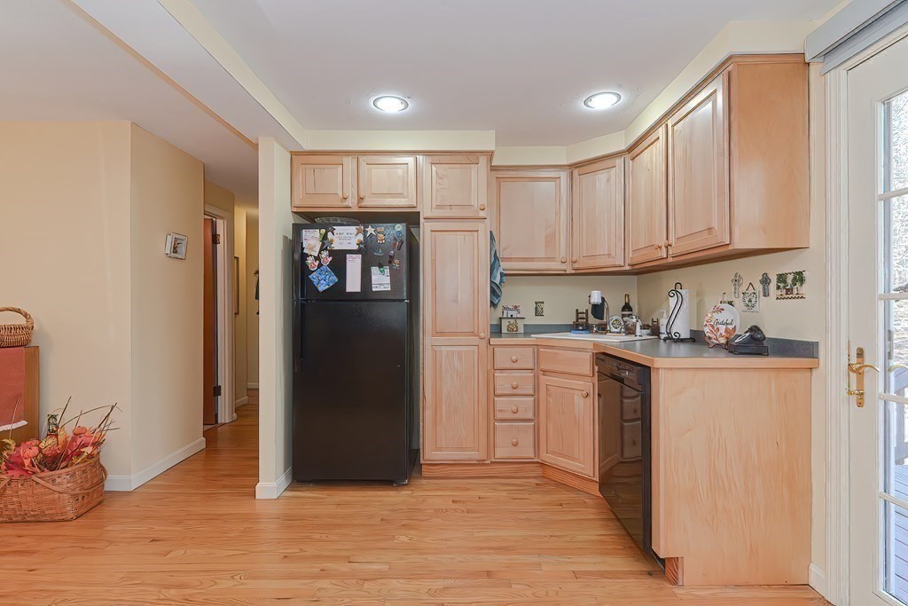 21 Edlin Street Worcester, MA 01603 - Photo 11 of 40