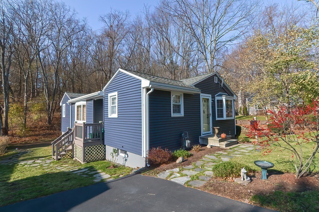 21 Edlin Street Worcester, MA 01603 - Photo 2 of 40