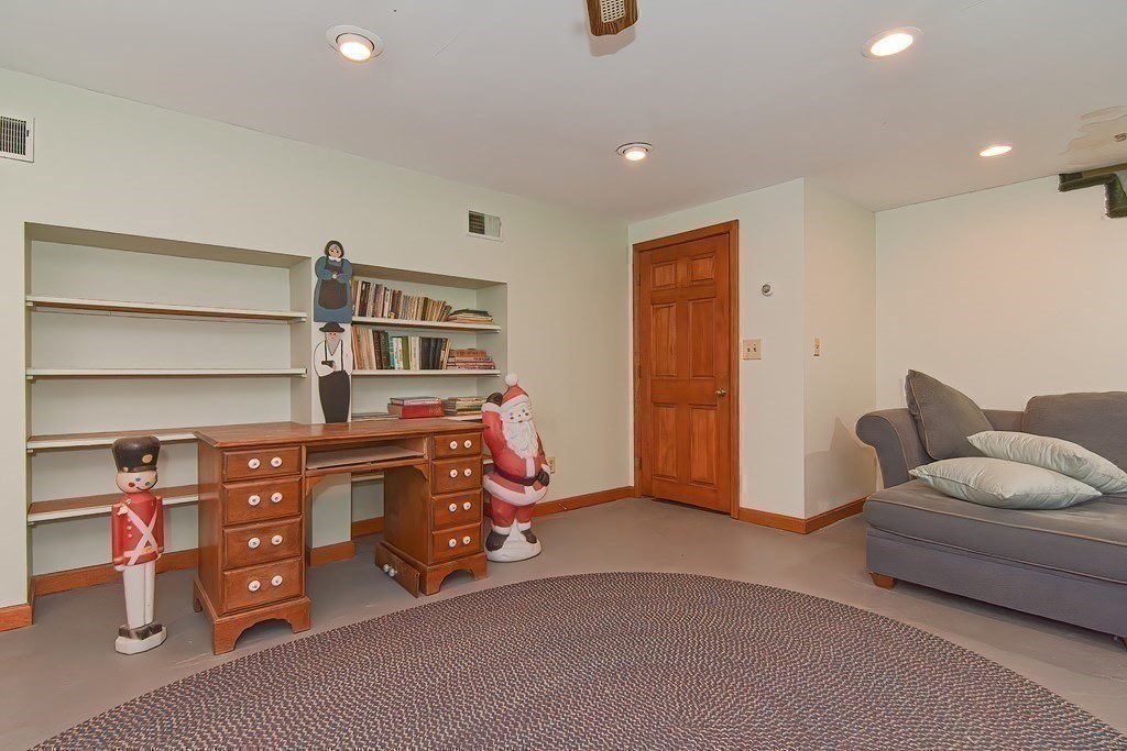 21 Edlin Street Worcester, MA 01603 - Photo 29 of 40