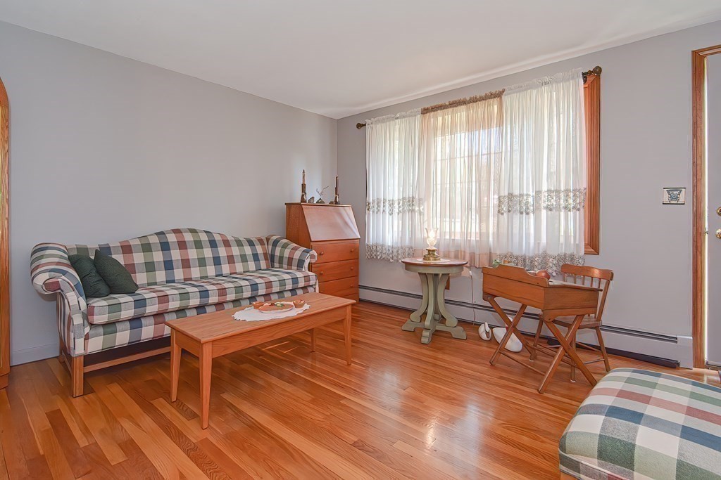 21 Edlin Street Worcester, MA 01603 - Photo 4 of 40