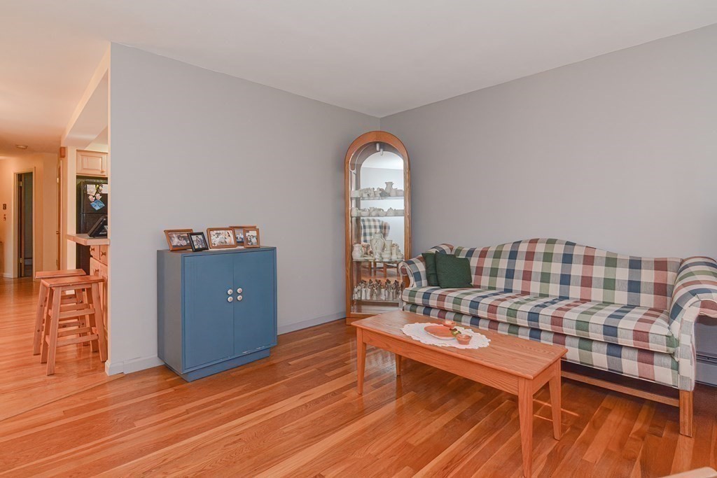 21 Edlin Street Worcester, MA 01603 - Photo 5 of 40