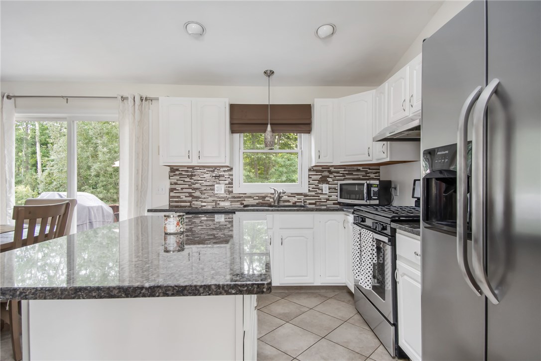 64 Mohawk Trail Cranston, RI 02921 - Photo 10 of 19 Gallery Image 10
