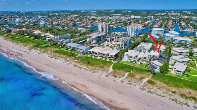 a view of a yard with a house