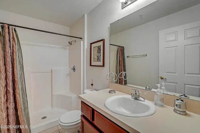 a en suite bathroom with a sink and a mirror