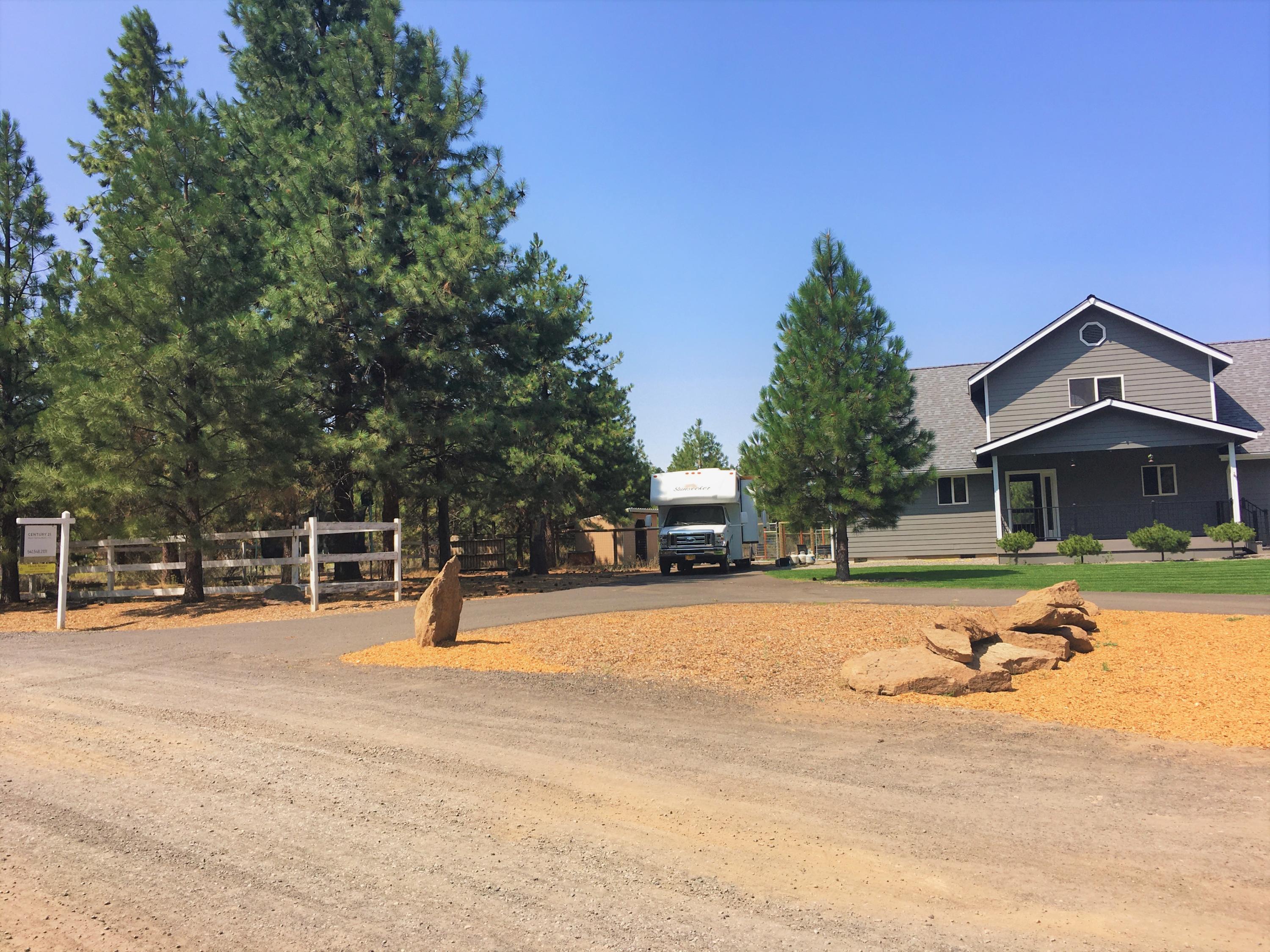 19166 Buck Canyon Road Bend, OR 97702 - Photo 5 of 63 Left side of the front