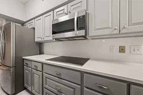 $194,900 | 2400 North Braeswood Boulevard, Unit 129, Houston, TX 77030