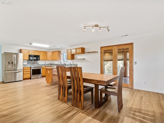 2488 Pheasant Ridge Street Umatilla, OR 97882 - Photo 11 of 40 a view of a dining room with furniture and wooden floor