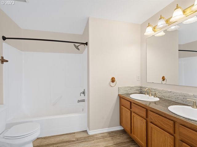 2488 Pheasant Ridge Street Umatilla, OR 97882 - Photo 20 of 40 a bathroom with a granite countertop sink toilet and shower
