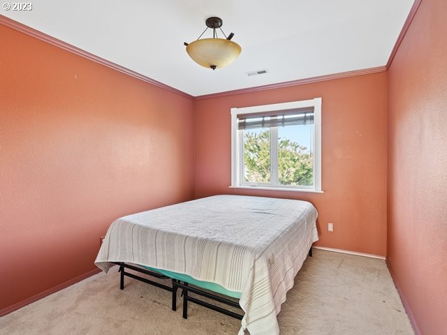 2488 Pheasant Ridge Street Umatilla, OR 97882 - Photo 23 of 40 a bedroom with a bed and a window