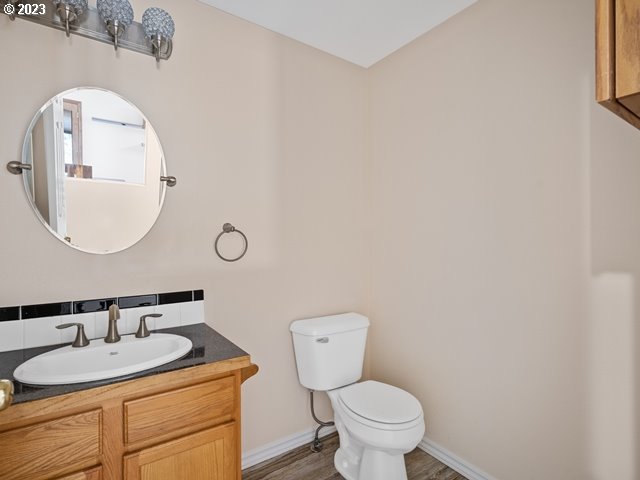 2488 Pheasant Ridge Street Umatilla, OR 97882 - Photo 25 of 40 a bathroom with a granite countertop toilet a sink and mirror