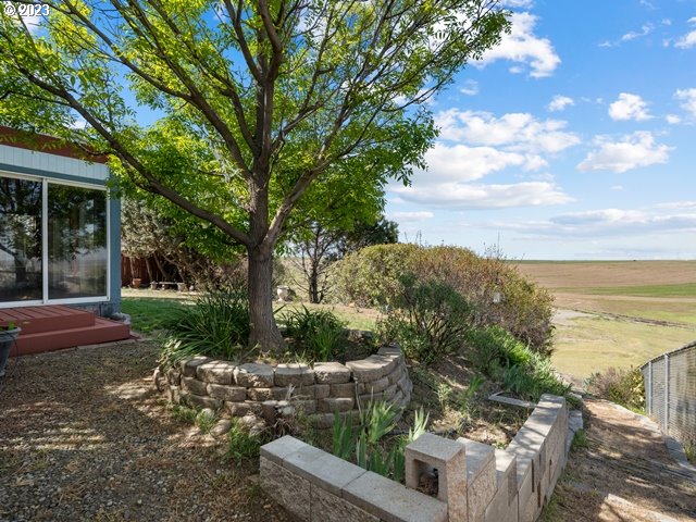 2488 Pheasant Ridge Street Umatilla, OR 97882 - Photo 30 of 40 a view of a backyard