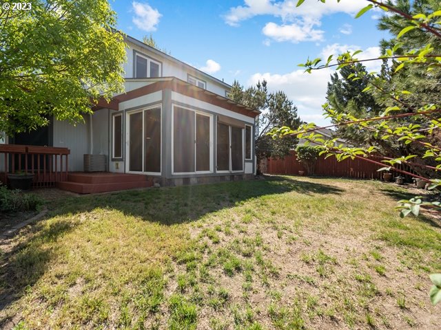 2488 Pheasant Ridge Street Umatilla, OR 97882 - Photo 33 of 40 a front view of a house with a yard