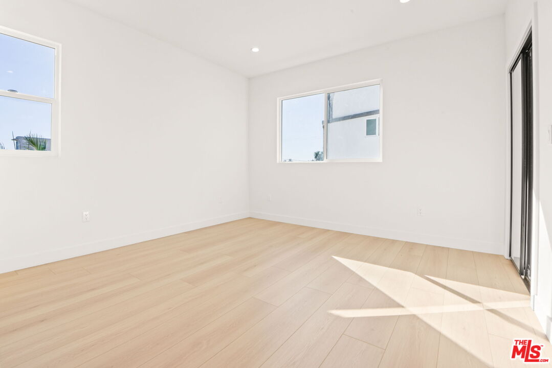 1707 South Burnside Avenue, Unit 1/2 Los Angeles, CA 90019 - Photo 19 of 30 a view of an empty room