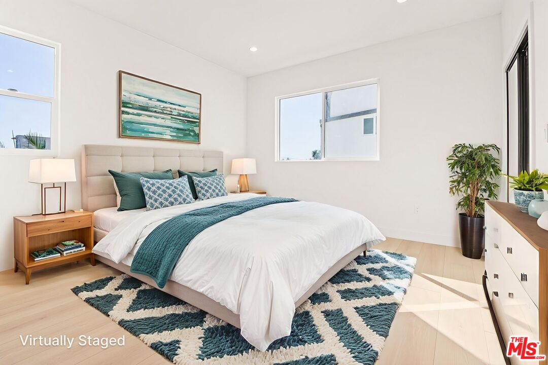 1707 South Burnside Avenue, Unit 1/2 Los Angeles, CA 90019 - Photo 20 of 30 a bedroom with a bed and a potted plant