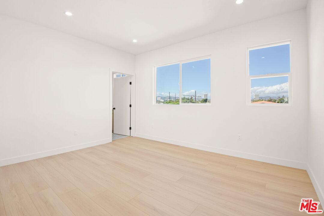 1707 South Burnside Avenue, Unit 1/2 Los Angeles, CA 90019 - Photo 23 of 30 a view of an empty room