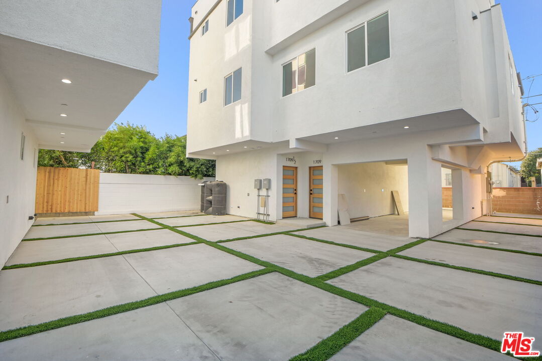 1707 South Burnside Avenue, Unit 1/2 Los Angeles, CA 90019 - Photo 29 of 30 a view of a building with car parked